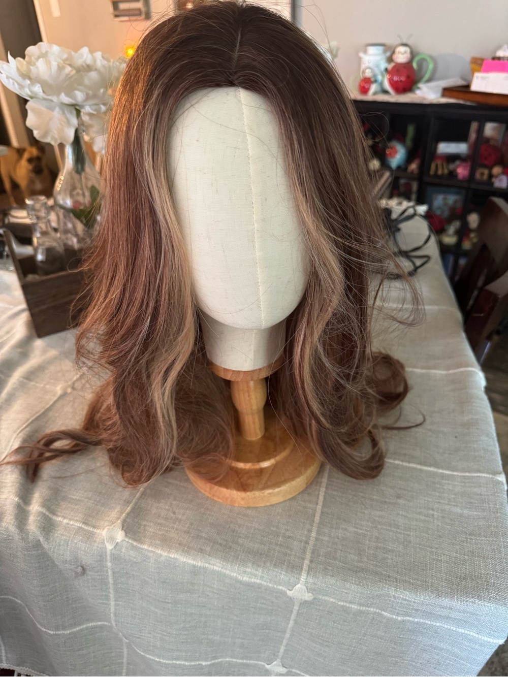 Women's Layered Synthetic Wig in Chestnut with Blonde Highlights